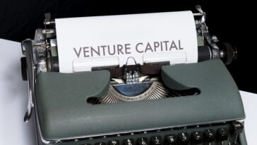 US Loan Funds Face Unprecedented $1.5 Billion Outflow Amid First Brands Bankruptcy